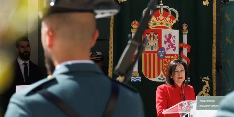 La ministra de Defensa, Margarita Robles, interviene durante la toma de posesión de la nueva directora de la Guardia Civil, en la Dirección General de la Guardia Civil, a 4 de abril de 2023, en Madrid (España). Los ministros del Interior y de Defensa presiden la toma de posesión de Mercedes González como nueva directora general de la Guardia Civil tras la dimisión de María Gámez después de la citación judicial de su marido en una pieza del 'caso ERE'. El nombramiento de Mercedes González ya fue publicado el pasado 29 de marzo en el Boletín Oficial del Estado (BOE) tras ser aprobado en Consejo de Ministros.
04 ABRIL 2023;MADRID;TOMA DE POSESION MERCEDES GONZÁLEZ
Eduardo Parra / Europa Press
04/04/2023