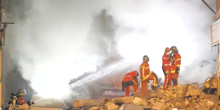 CORRECTION / Rescue personnel work at the scene where a building collapsed in the southern French port city of Marseille  early on April 9, 2023. - A building in the southern French port city of Marseille collapsed, police told AFP early on April 9, though it was unclear whether there were any victims. (Photo by NICOLAS TUCAT / AFP) / The erroneous mention[s] appearing in the metadata of this photo by NICOLAS TUCAT has been modified in AFP systems in the following manner: [April 9] instead of [March 9]. Please immediately remove the erroneous mention[s] from all your online services and delete it (them) from your servers. If you have been authorized by AFP to distribute it (them) to third parties, please ensure that the same actions are carried out by them. Failure to promptly comply with these instructions will entail liability on your part for any continued or post notification usage. Therefore we thank you very much for all your attention and prompt action. We are sorry for the inconvenience this notification may cause and remain at your disposal for any further information you may require.