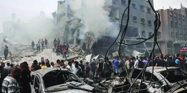 Palestinian search for survivors after an Israeli airstrike on buildings in the refugee camp of Jabalia in the Gaza Strip on October 9, 2023. Israel relentlessly pounded the Gaza Strip early Monday as fighting raged with Hamas around the Gaza Strip and the death toll from the war against the Palestinian militants surged above 1,100. (Photo by Mohammed ABED / AFP)