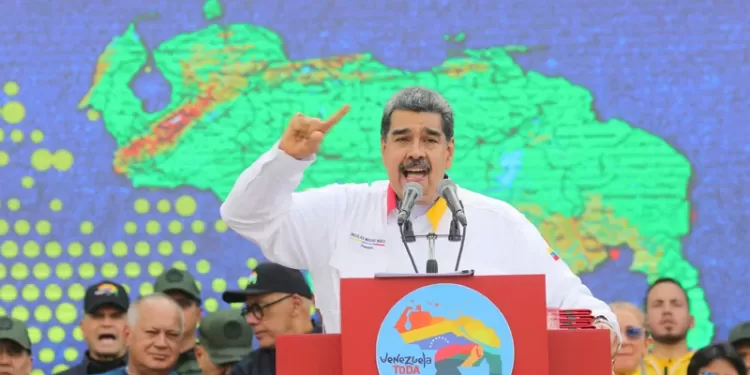 This handout picture released by the Venezuelan Presidency shows Venezuela's President Nicolas Maduro speaking during a meeting outside the Miraflores Presidential Palace in Caracas on December 8, 2023. The United Nations Security Council is to meet behind closed doors Friday on the fast-escalating row between South American neighbors Venezuela and Guyana over a disputed oil-rich region. (Photo by MARCELO GARCIA / Venezuelan Presidency / AFP) / RESTRICTED TO EDITORIAL USE - MANDATORY CREDIT "AFP PHOTO / VENEZUELAN PRESIDENCY / MARCELO GARCIA" - NO MARKETING - NO ADVERTISING CAMPAIGNS - DISTRIBUTED AS A SERVICE TO CLIENTS