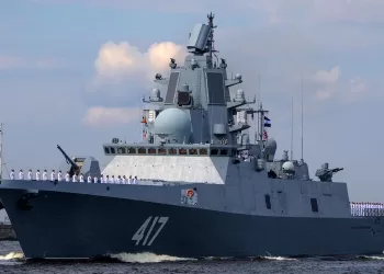 Fragata russa treinou lançamentos  de mísseis hipersónicos no Atlântico