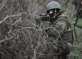 Rússia atinge postos avançados da  Ucrânia em Soledar, forças de assalto  conduzem combates na cidade