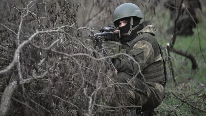 Rússia atinge postos avançados da Ucrânia em Soledar, forças de assalto conduzem combates na cidade