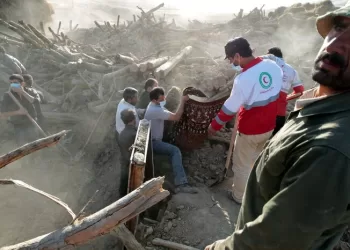Oitocentos feridos registados no sismo no Irão