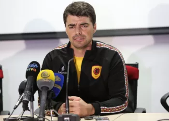Pedro Gonçalves  escorrega  na Argélia