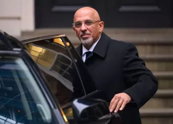Sunak demite presidente  do Partido Conservador