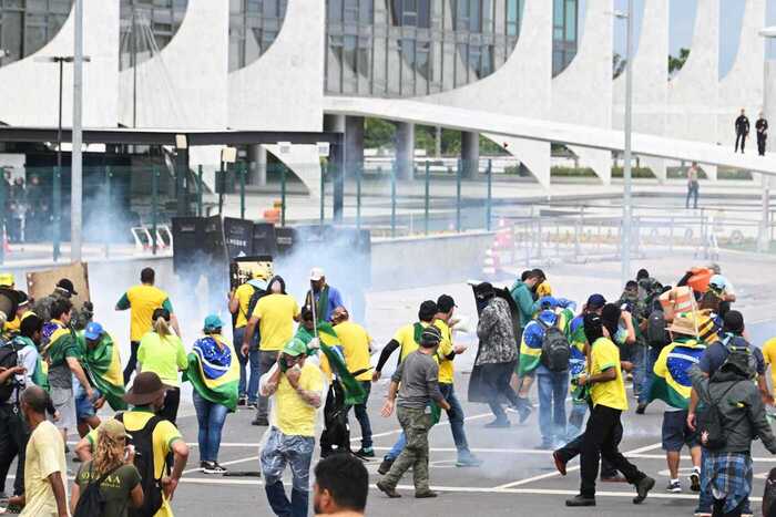 Apoiantes de Bolsonaro invadem Congresso, Planalto e STF, em Brasília