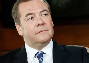 Medvedev gaba “ineficácia”  de sanções à Rússia. “Falharam miseravelmente”