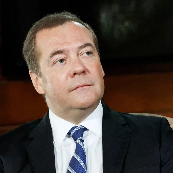 Medvedev gaba “ineficácia” de sanções à Rússia. “Falharam miseravelmente”