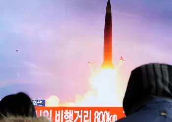 Coreia do Norte afirma ser capaz de ‘reduzir  a cinzas’ aeródromos sul-coreanos