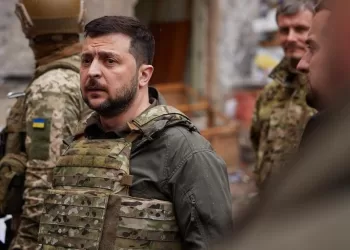 Zelensky demite comandante  militar das forças em Donbass