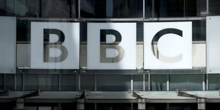 BBC coopera  com autoridades indianas em  buscas às suas  delegações