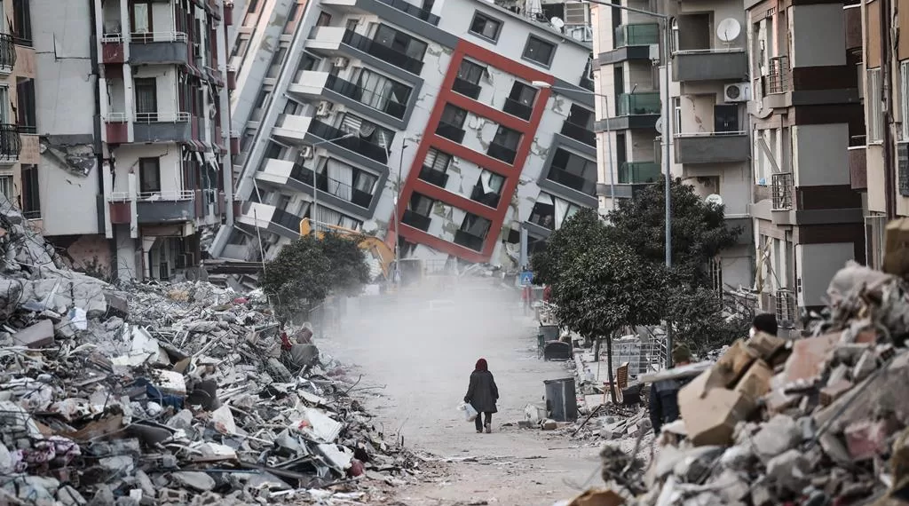 Novo sismo na Turquia causou uma vítima mortal e 69 feridos