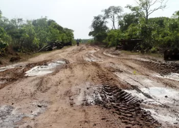 Degradação  de estradas  condiciona  desenvolvimento  de Massango