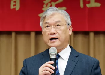 Líder da oposição em Taiwan inicia visita à China apesar de críticas