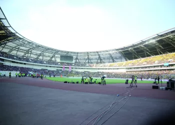 Estádio 11 de Novembro:  o mais novo com muitos problemas