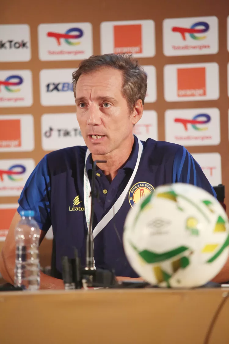 Alexandre Santos aposta no aspecto físico