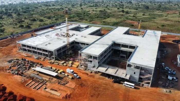 Munícipes querem celeridade nas obras do novo hospital