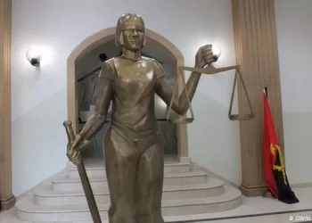 Oficiais de justiça  reivindicam melhoria  nos salários