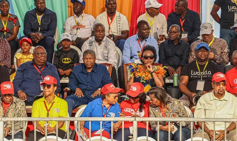 Presidente da República prestigia desfile central do Carnaval de Luanda 