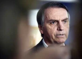 Bolsonaro diz que regressará  nas próximas semanas ao Brasil