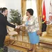 Diplomata gabonês aborda com Carolina Cerqueira cooperação parlamentar