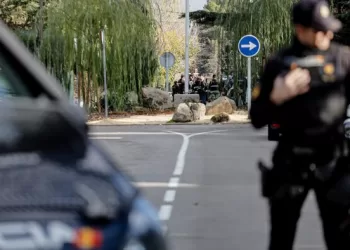 Ministério da Defesa  espanhol  evacuado  devido a  pacotes  suspeitos