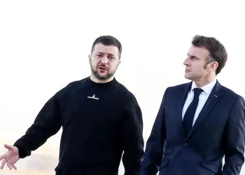Zelensky alerta Macron que  tentar dialogar com Putin  será “uma perda de tempo”