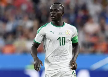 Sadio Mané de volta aos treinos de  conjunto perante 700 adeptos