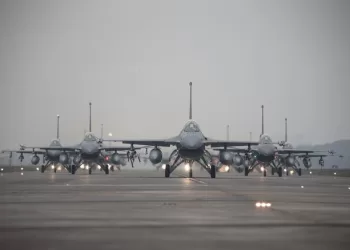 Caças, sistemas de mísseis  e marinha em alerta:  Taiwan reage às incursões  da China