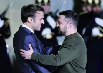 Meloni critica Macron por convite  inesperado a Zelensky