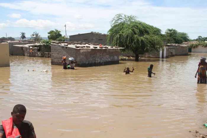 Chuva deixa mais de 60 pessoas ao relento no Cuimba