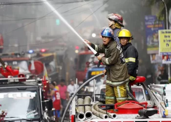 Sete pessoas de uma família morrem num incêndio nas Filipinas