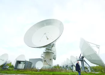 Ucrânia tenta danificar satélites de comunicação civis russos com ajuda de ‘aliados’, diz MRE russo