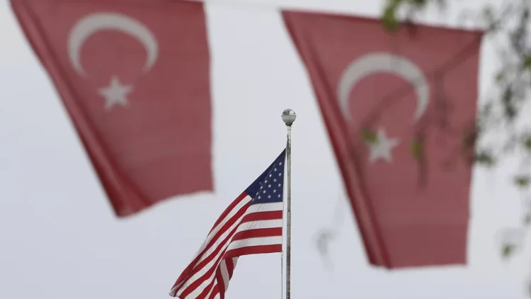 Turquia acusa EUA de tentarem criar ‘Estado terrorista’ junto das suas fronteiras