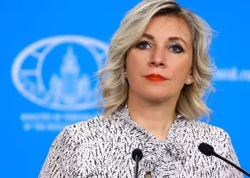 Kiev ameaça jornalistas russos com represálias e órgãos silenciam, diz MRE da Rússia após explosão