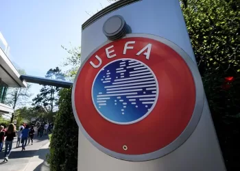 UEFA investiga árbitros