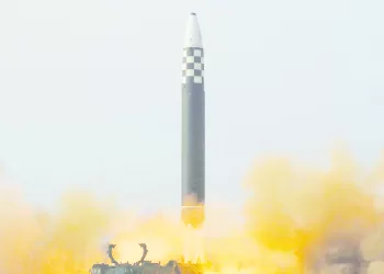 Coreia do Norte lançou “novo tipo” de míssil que usa combustível sólido