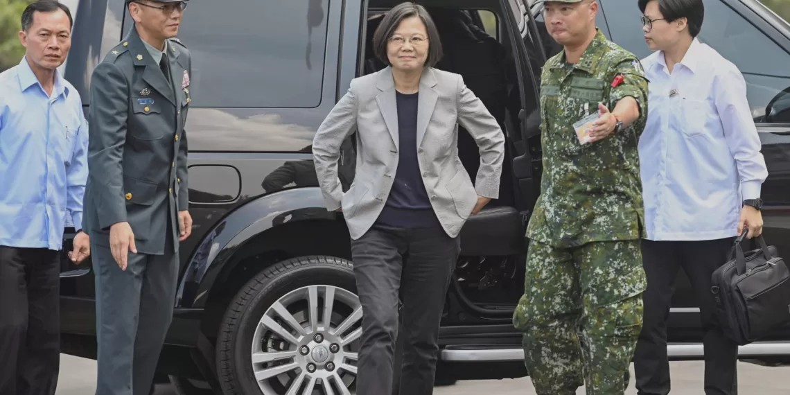 China se opõe firmemente a organização de viagem de “trânsito” pelos EUA para Tsai Ing-wen
