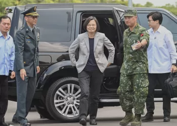 China se opõe firmemente a organização de viagem de “trânsito” pelos EUA para Tsai Ing-wen