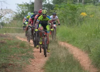 Danger Cristovão “pedala” mais rápido na cidade do Huambo