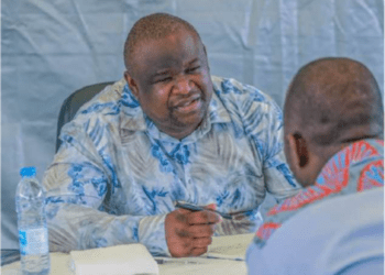 Governador de Luanda ausculta populares do Paraíso em Cacuaco