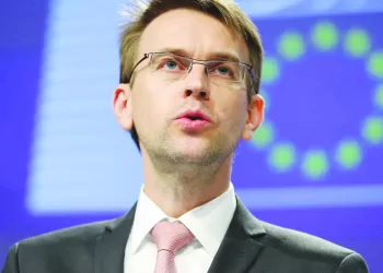 “Não é verdade que os EUA e a UE estejam a ajudar a prolongar o conflito”