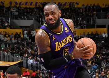 LeBron deixa Lakers mais perto dos ‘play