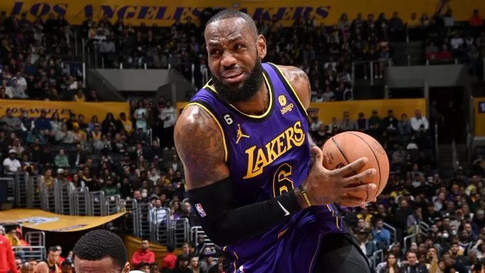LeBron deixa Lakers mais perto dos ‘play
