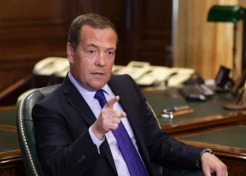 Não se pode subestimar a Rússia no uso de armas nucleares, diz Medvedev