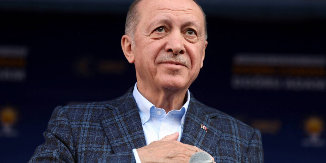 Erdogan reeleito para governar uma Turquia profundamente dividida