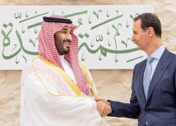 Abraço do príncipe herdeiro saudita a Assad envia forte sinal aos EUA