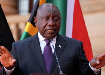 Presidente da África do Sul: Putin e Zelensky concordam em aceitar missão de paz africana