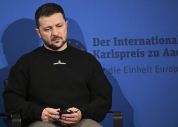Hersh: grupo de países liderados pela Polónia pede secretamente a Zelensky que acabe conflito
